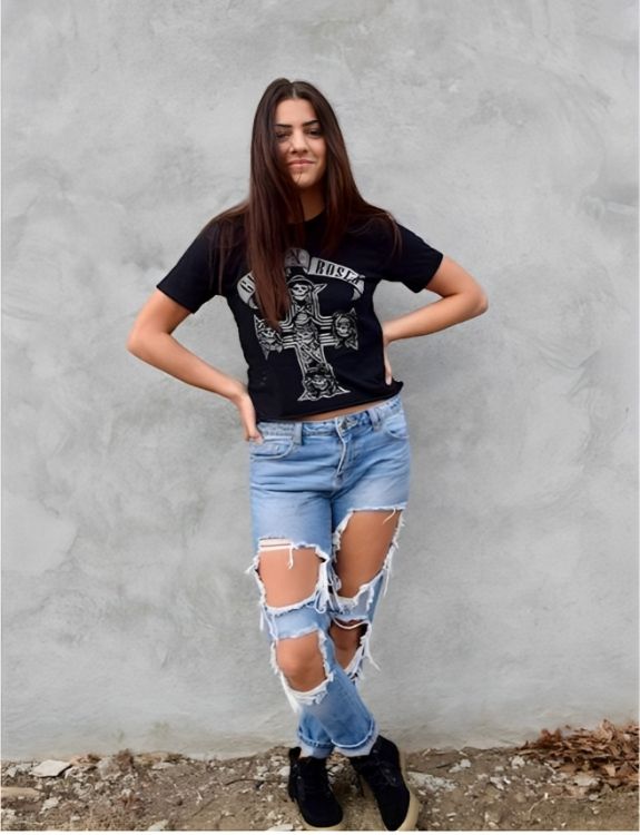 Combo of a T-Shirt With Ripped Denim