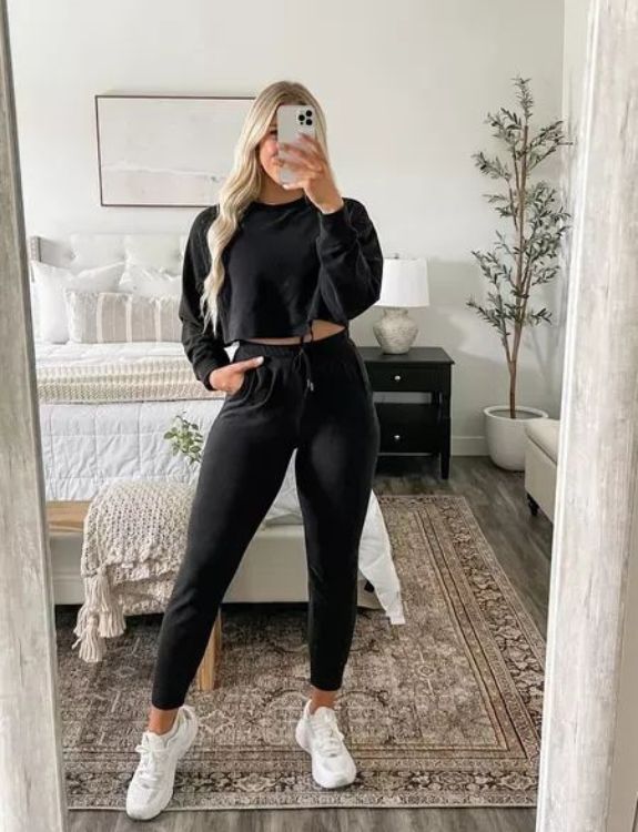 Black Leggings with Cropped Top-Bad Bunny Concert Outfit Ideas 