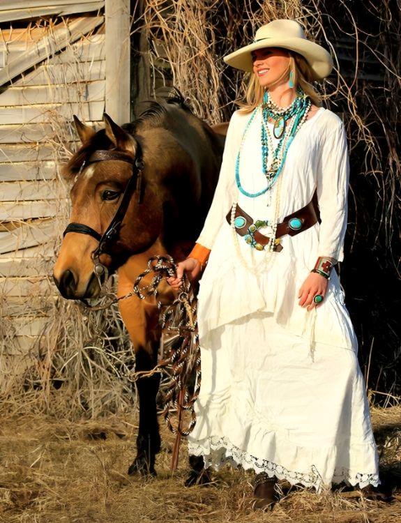 prairie skirt-cowgirl outfit ideas