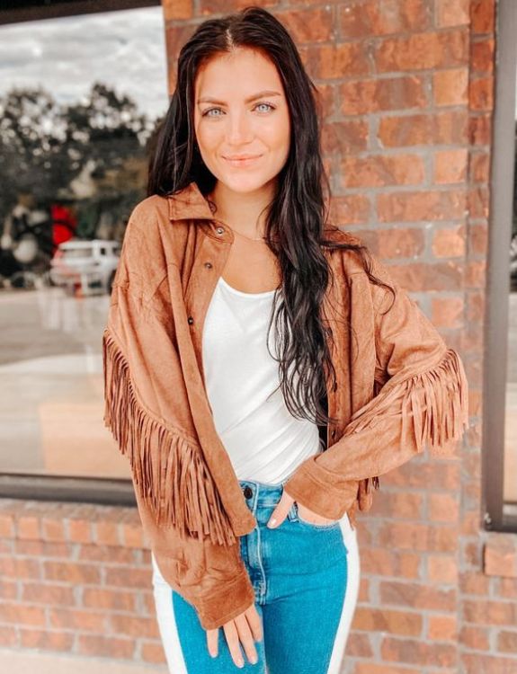 fringed suede jacket-cowgirl outfit ideas